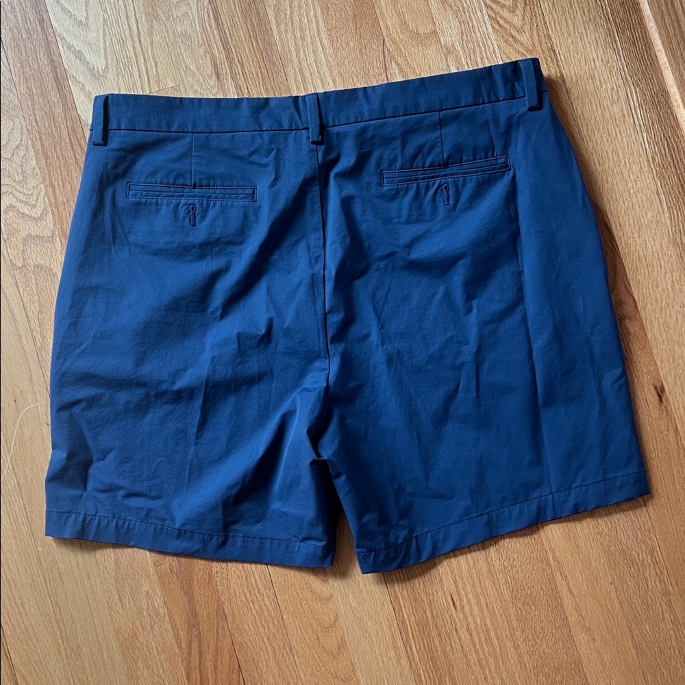 Vineyard Vines Men's Navy Flat-Front On-The-Go Performance Shorts size 38 - Picture 4 of 4